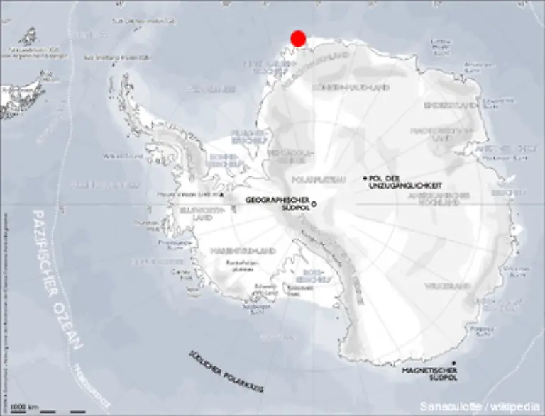 Insgesamt-wird-sich-die-Station-mit-dem-Ekstroem-Schelfeis-waehrend-ihrer-geplanten-Lebenszeit-von-25-bis-30-Jahren-um-rund-4-5-Kilometer-verschieben