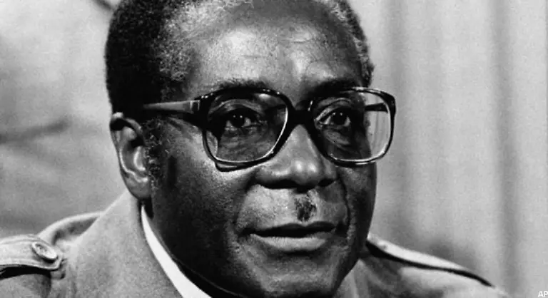 sondern-Rhodesien-Gegen-die-Smith-Regierung-kaempft-die-Zimbabwe-African-National-Union-kurz-ZANU-deren-militaerischen-Fluegel-der-einstige-Jesuitenschueler-Mugabe-fuehrt