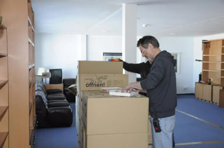 Auch-wenn-zur-Eroeffnung-noch-nicht-alle-Raeume-und-Labors-fertig-eingerichtet-waren-sind-die-Langzeitmessungen-und-deren-wissenschaftliche-Wert-nicht-gefaehrdet