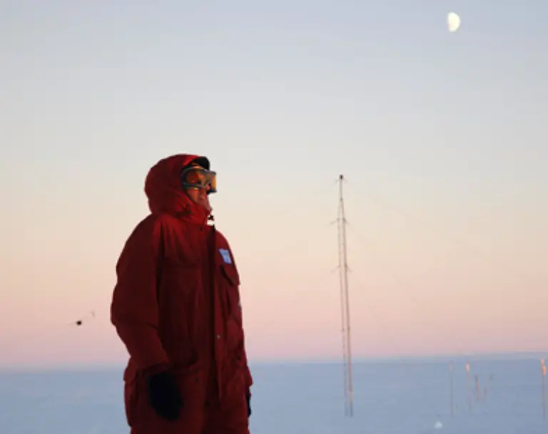 Die-Neumayer-III-ist-derzeit-die-einzige-deutsche-Forschungsstation-ihrer-Art-Nur-hier-koennen-neun-Menschen-ueber-dem-Eis-ueberwintern