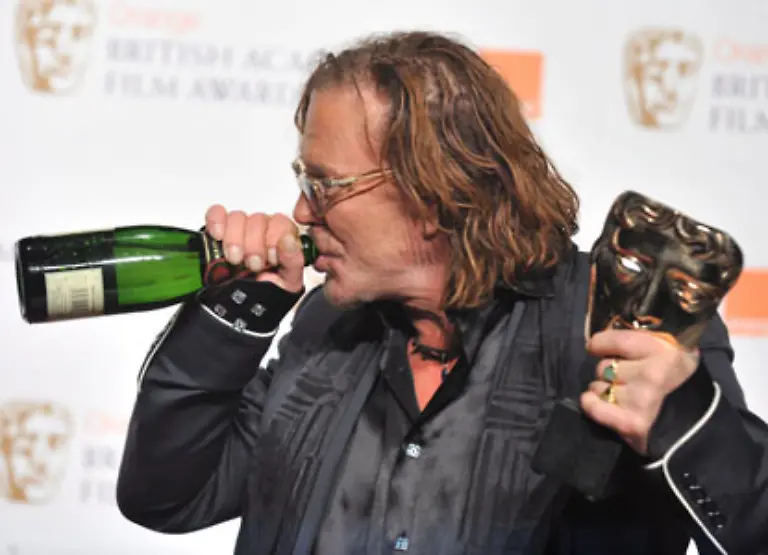 Dafuer-feierte-er-ausgiebig-die-Verleihung-des-britischen-BAFTA-Awards
