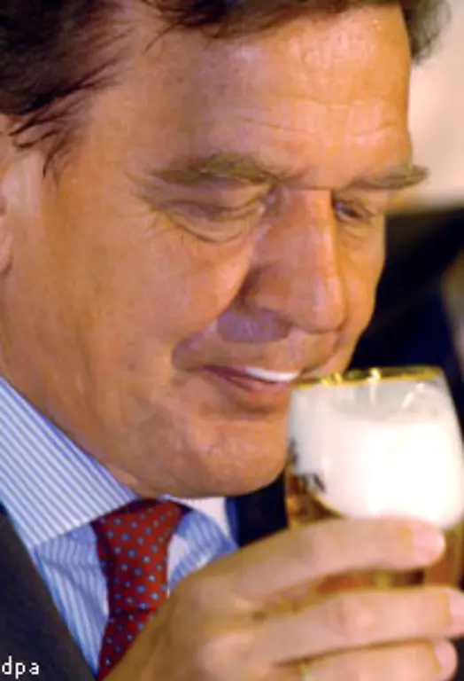 Denn-Alkohol-entzieht-dem-Koerper-Fluessigkeit-was-ebenfalls-zu-dem-beruehmten-dicken-Kopf-am-nicht-minder-beruehmten-Morgen-danach-fuehren-kann