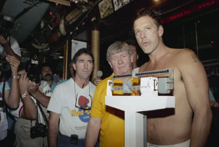 Er-trainierte-im-5th-Street-Gym-in-Miami-Beach-wo-auch-schon-Muhammad-Ali-seine-Karriere-begonnen-hatte-Bereits-als-Teenager-absolvierte-er-Amateur-Boxkaempfe-und-kassierte-erste-Gehirnerschuetterungen