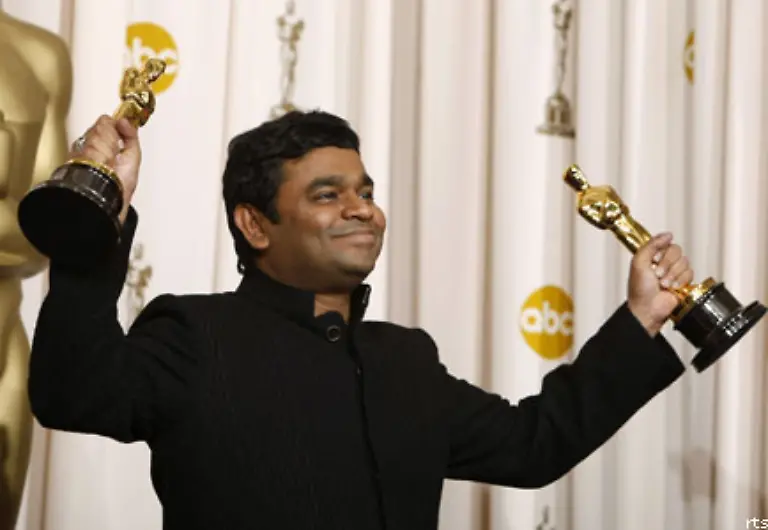 Auch-die-Oscars-fuer-den-besten-Filmsong-und-den-besten-Soundtrack-gingen-an-das-unabhaengig-produzierte-Sozialdrama
