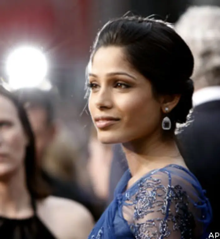 Freida-Pinto-und
