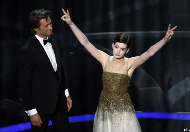 machte-aber-auf-der-grossen-Buehne-mit-Moderator-Hugh-Jackman-eine-gute-Figur