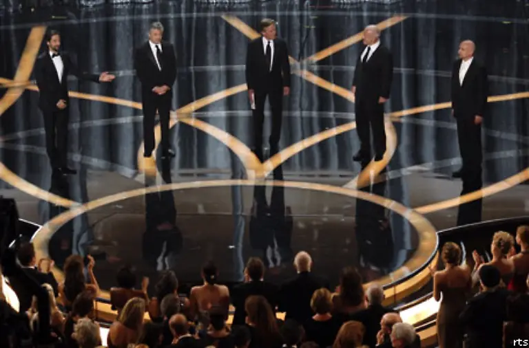Auch-in-den-anderen-Darsteller-Kategorien-wurde-der-Oscar-von-fuenf-ehemaligen-Preistraegern-uebergeben-Sean-Penn-erhielt-seine-Trophaee-von-Adrian-Brody-Robert-DeNiro-Michael-Douglas-Anthony-Hopkins-und-Ben-Kingsley-v-l