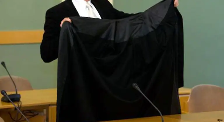 Auch-weil-er-neben-seinem-Bundestagsmandat-noch-als-Anwalt-arbeitete-Aber-das-ist-eine-andere-Geschichte