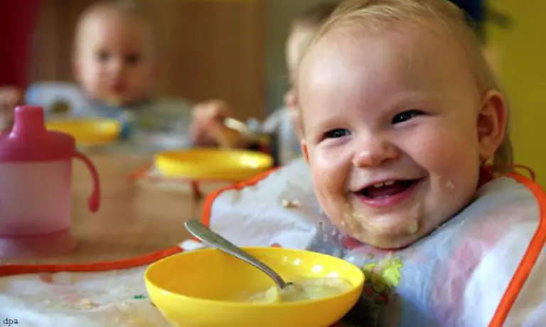 Fuer-haushaltsnahe-Dienstleistungen-wie-Gartenarbeit-oder-Kinderbetreuung-sind-ab-diesem-Jahr-sogar-Aufwendungen-bis-20-000-Euro-beguenstigt-Der-maximale-Abzugsbetrag-in-der-Steuererklaerung-liegt-hier-bei-4000-Euro