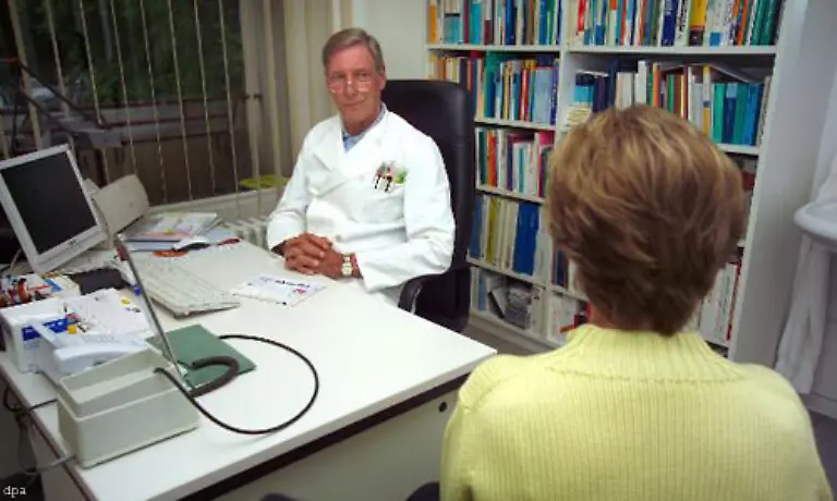 Rezeptfreie-Praeparate-muss-ein-Arzt-verordnet-haben-Ebenso-medizinische-Leistungen-wie-Massagen-Bewegungstherapie-Krankengymnastik-Heissluft-Fango-oder-auch-Sprachtherapie