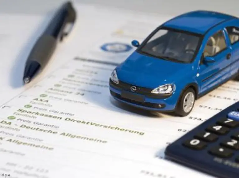 Private-Versicherungen-wie-zum-Beispiel-fuer-Auto-Hausrat-oder-die-Rechtsschutzversicherung-sind-fuer-die-Steuererklaerung-nicht-relevant