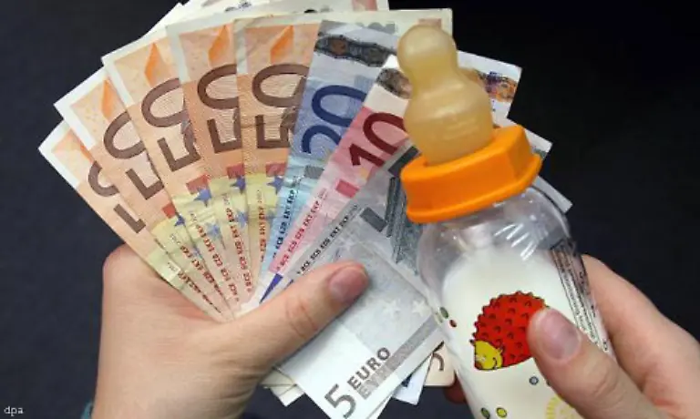 Wer-waehrend-der-Schwangerschaft-die-Steuerklasse-geschickt-wechselt-der-waehrend-der-Elternzeit-ueberwiegend-betreuende-Elternteil-sollte-in-Steuerklasse-III-sein-steigert-sein-Nettoeinkommen-und-damit-die-Hoehe-des-Elterngeldes