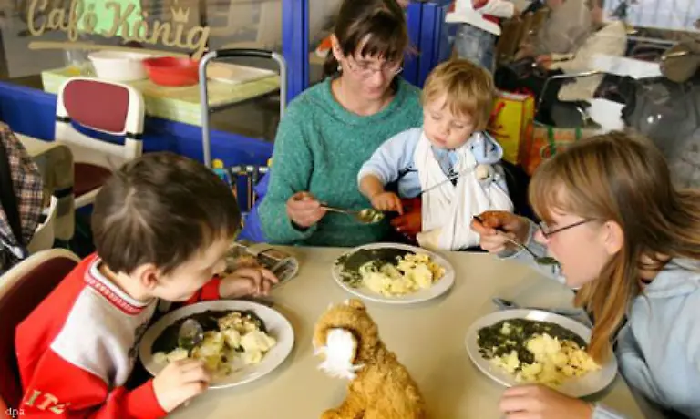 Alleinerziehende-profitieren-von-einem-Entlastungsbetrag-in-Hoehe-von-1308-Euro-wenn-sie-nicht-in-einer-Haushaltsgemeinschaft-mit-einer-anderen-erwachsenen-Person-leben