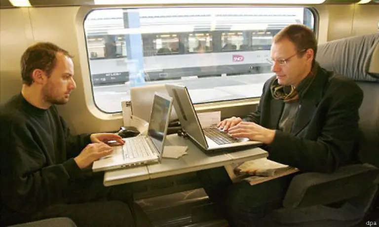 Der-Steuerzahler-kann-saemtliche-Kosten-voll-mit-dem-Fiskus-teilen-wenn-er-seinen-Computer-mindestens-zu-90-Prozent-beruflich-nutzt-Ist-dies-nicht-so-das-Berufsbild-passt-aber-zu-PC-Arbeit-akzeptiert-das-Finanzamt-einen-Nutzungsanteil-von-50-Prozent