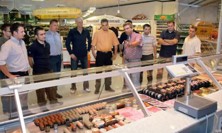 Das-Finanzamt-erkennt-Ausgaben-fuer-berufliche-Fortbildung-nicht-Erstausbildung-Umschulungen-und-Zweitausbildungen-voll-als-Werbungskosten-an-Anrechenbar-sind-Kursgebuehren-Fachliteratur-und-Reisekosten