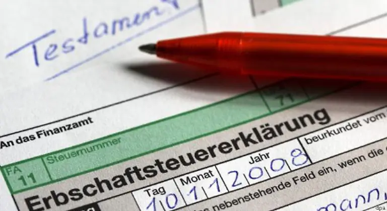 Wenn-Ihr-Vermoegen-ueber-den-Freibetraegen-bei-der-Erbschaftssteuer-liegt-sollten-Sie-ueber-eine-Schenkung-zu-Lebzeiten-nachdenken-Die-Freibetraege-koennen-alle-zehn-Jahre-erneut-genutzt-werden-Aber-Achtung-geschenkt-ist-geschenkt