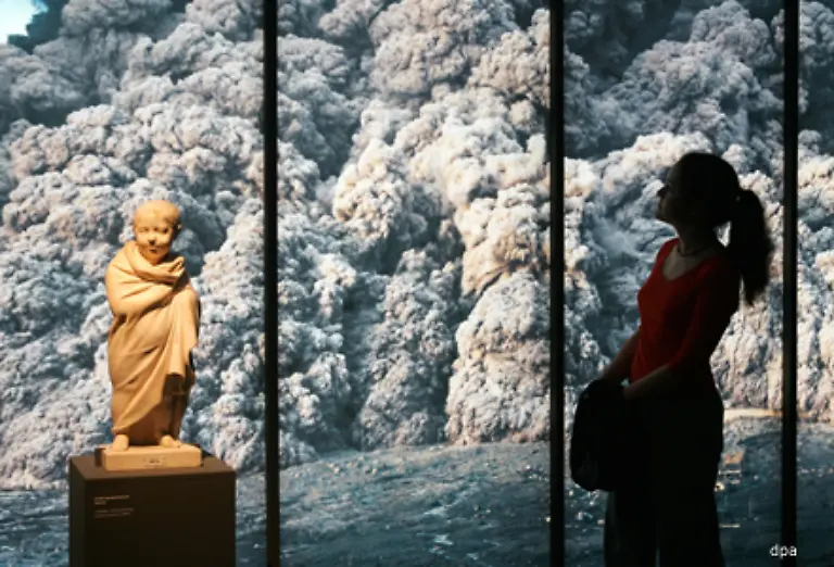 Die-Einwohner-Pompejis-ersticken-oder-werden-von-Gesteinsbrocken-erschlagen