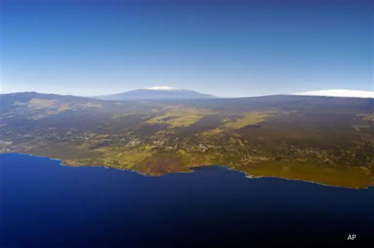 Bei-diesen-Vulkanen-wie-etwa-dem-Mauna-Loa-auf-Hawaii-koennen-die-Gase-leicht-entweichen-was-die-Explosivitaet-verringert