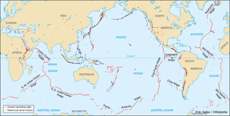 bis-hin-zur-russischen-Halbinsel-Kamtschatka-Dann-fuehrt-er-ueber-die-Beringstrasse-Alaska-die-Westkuesten-Kanadas-und-der-USA-ueber-Mittel-und-Suedamerika-bis-nach-Feuerland