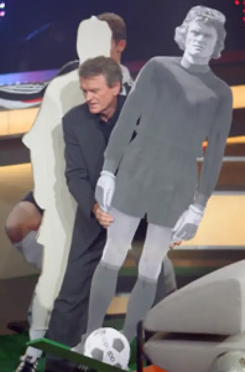 Wenn-man-etwas-im-Fussball-Geschaeft-erreichen-will-muss-man-sich-auch-ein-bisschen-im-Schauspiel-Geschaeft-auskennen-meint-Maier-Der-Umgang-mit-den-Leuten-ist-gleich