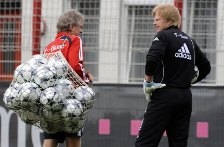 Er-nahm-im-Mai-2008-gemeinsam-mit-seinem-langjaehrigen-Schuetzling-Oliver-Kahn-Abschied