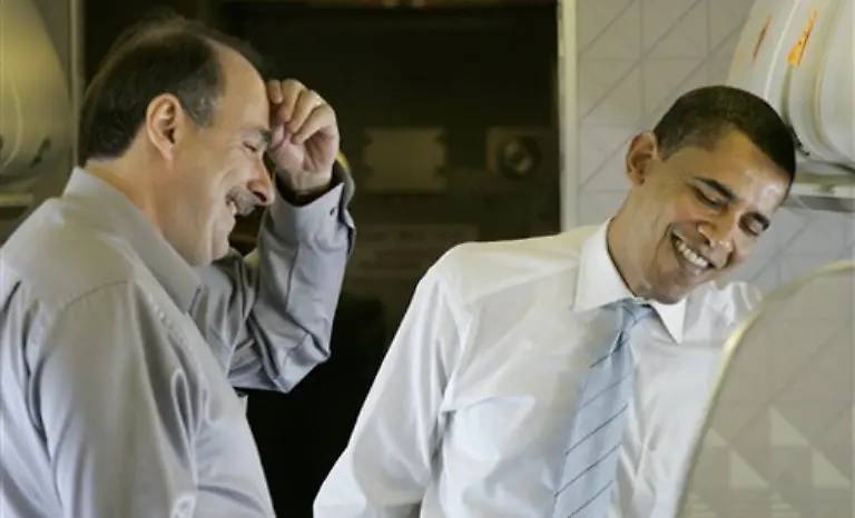 Er-ist-einer-der-engsten-Vertrauten-Obamas-Die-beiden-kennen-sich-bereits-seit-1992-Axelrod-begleitete-Obama-erst-auf-seinem-Weg-in-den-US-Senat-und-nun-ins-Weisse-Haus
