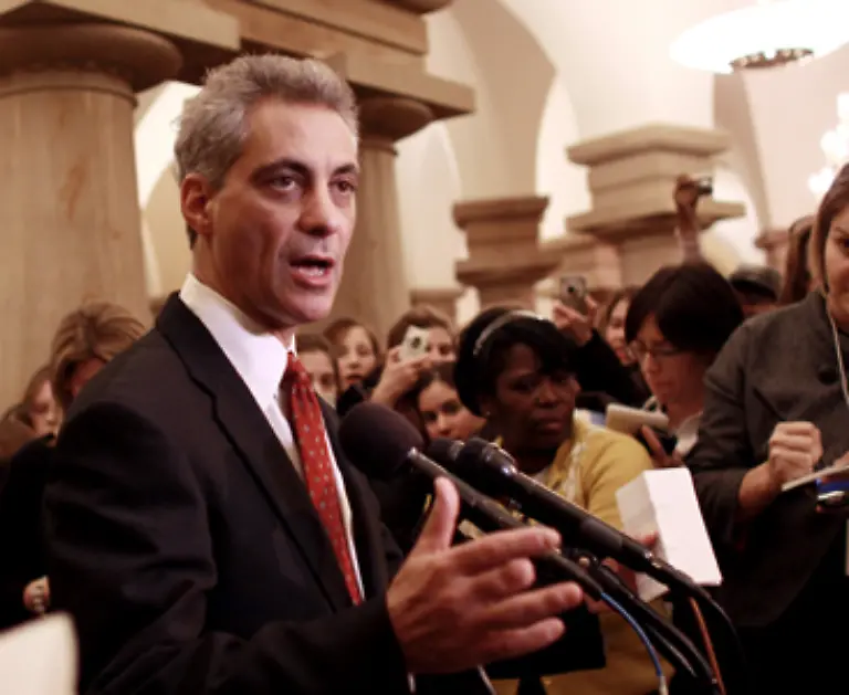 Der-Dritte-im-Triumvirats-Bunde-duerfte-die-Klingeltoene-ganz-gut-kennen-denn-er-ist-mit-Axelrod-bestens-vertraut-Der-neue-Stabschef-Rahm-Emanuel-bezeichnet-Obamas-Chef-Berater-als-einen-seiner-engsten-Freunde