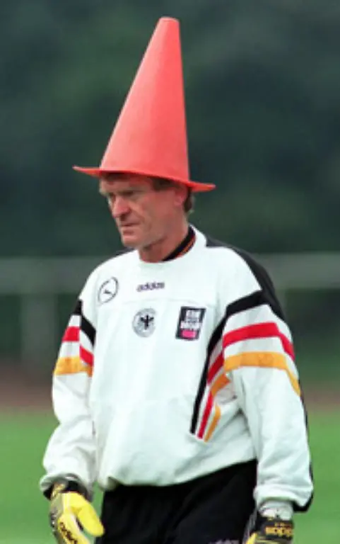 Maier-war-hierzulande-dreimal-Fussballer-des-Jahres-1975-1977-1978-und-wurde-als-Deutschlands-Torhueter-des-Jahrhunderts-ausgezeichnet
