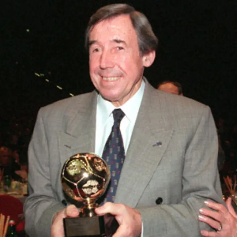 Bei-der-Wahl-zum-Welttorwart-des-Jahrhunderts-belegte-er-Platz-vier-hinter-Lew-Jaschin-Russland-dem-Englaender-Gordon-Banks-im-Bild-und-Dino-Zoff-Italien
