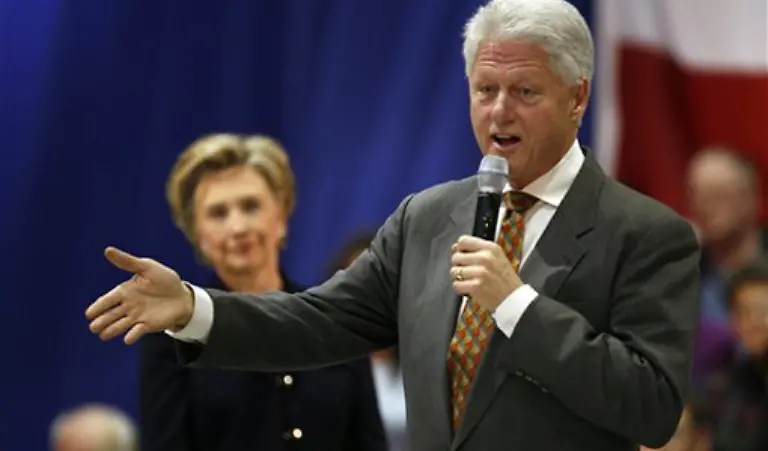 Als-moegliches-Risiko-galt-ihr-Mann-mit-seinen-weltweiten-verzweigten-Geschaeftsbeziehungen-Diese-musste-der-Ex-Praesident-Bill-Clinton-vollstaendig-offenlegen-um-boesen-Ueberraschungen-vorzubeugen