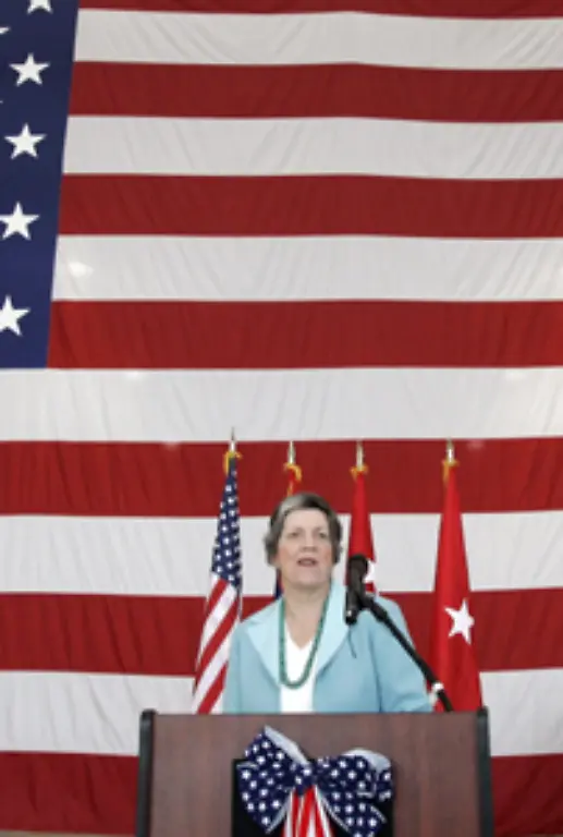 Eine-wichtige-Kollegin-Holders-an-Obamas-Kabinettstisch-ist-Janet-Napolitano-Die-Gouverneurin-von-Arizona-wurde-zur-Heimatschutzministerin-ernannt