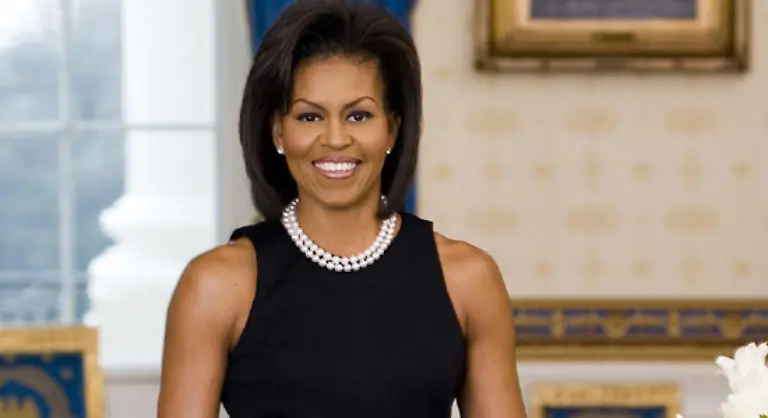 ihr-bevorzugtes-Kleidungsstueck-scheint-das-Kleid-zu-sein