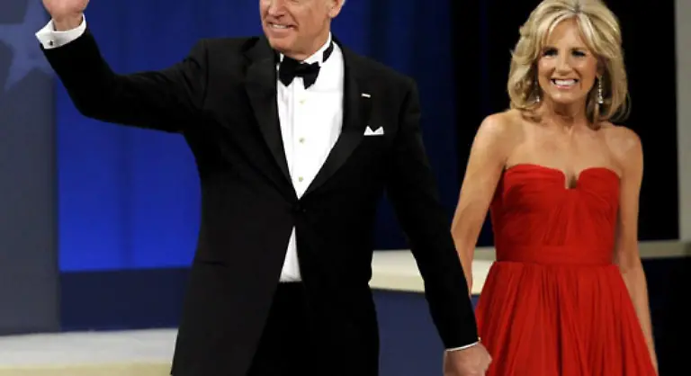 wenn-man-bzw-frau-ueber-aehnliche-trainierte-Bi-und-vor-allem-Trizeps-verfuegt-Jill-Biden-Gattin-des-Vizepraesidenten-kann-sich-das-durchaus-leisten