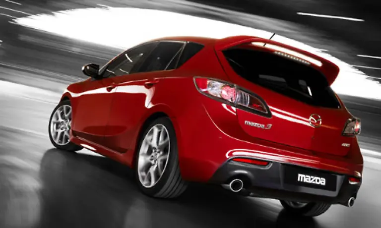 Ab-Herbst-soll-er-beim-Haendler-stehen-Angetrieben-wird-der-Mazda-3-MPS-von-einem-260-PS-starken-2-3-Liter-Vierzylinder-Turbo-Motor-Ein-Sechsganggetriebe-ist-serienmaessig-an-Bord