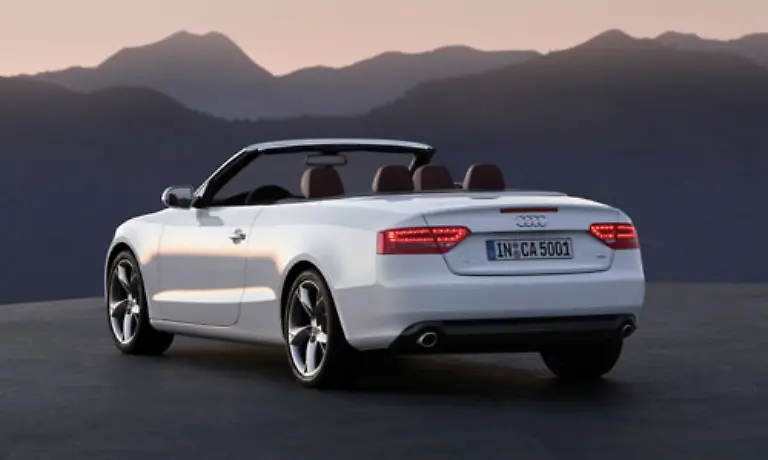 Ausserdem-wird-im-2-0-TDI-erstmals-eine-Start-Stopp-Automatik-bei-Audi-zu-kaufen-sein-Premiere-fuer-die-Neuentwicklung-Das-Dach-schliesst-bis-zu-einer-Geschwindigkeit-von-50-km-h-Das-ist-ein-Rekord
