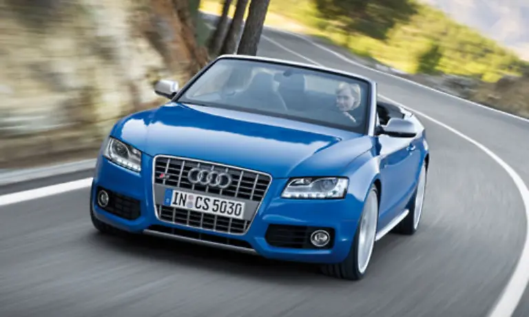 Zeitgleich-kommt-das-S5-Cabrio-auf-den-Markt-Das-sportliche-Cabrio-bekommt-den-V6-Kompressor-Motor-aus-dem-S4-mit-333-PS