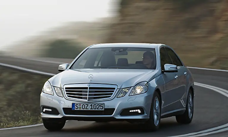 Ganz-wichtig-Die-neue-E-Klasse-soll-die-abstuerzenden-Verkaufszahlen-von-Mercedes-wieder-in-die-Hoehe-heben-Daimler-Chef-Zetsche-nennt-den-Beitrag-zur-oberen-Mittelklasse-das-Herz-der-Marke