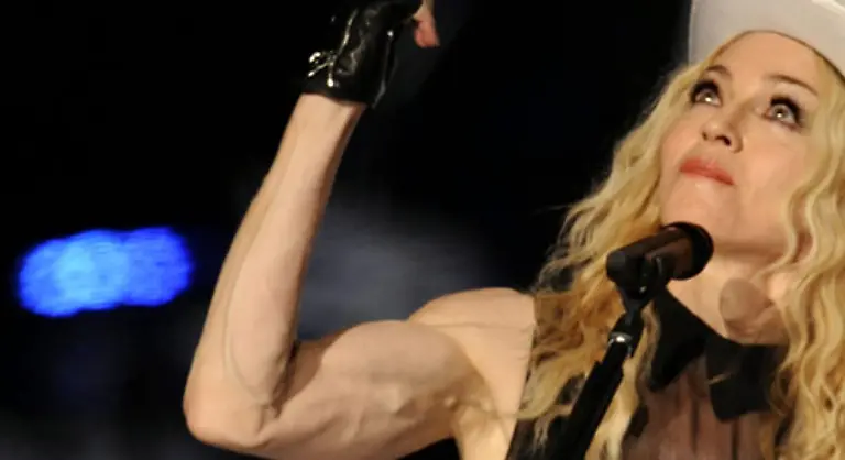 Ein-Fitnesstrainer-aus-den-USA-der-den-Blog-Go-Sleeveless-Geh-Aermellos-mit-Tipps-bereichert-sagt-Frueher-wollten-die-Frauen-Arme-wie-Madonna