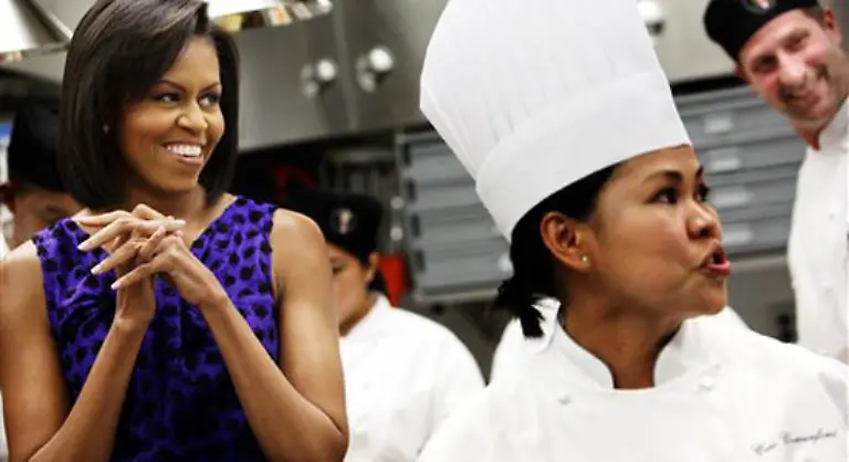 Er-sieht-da-noch-mehr-Potential-Der-Obama-Effekt-mache-Frauen-nicht-nur-suechtig-nach-oberarmlosen-Kleidern