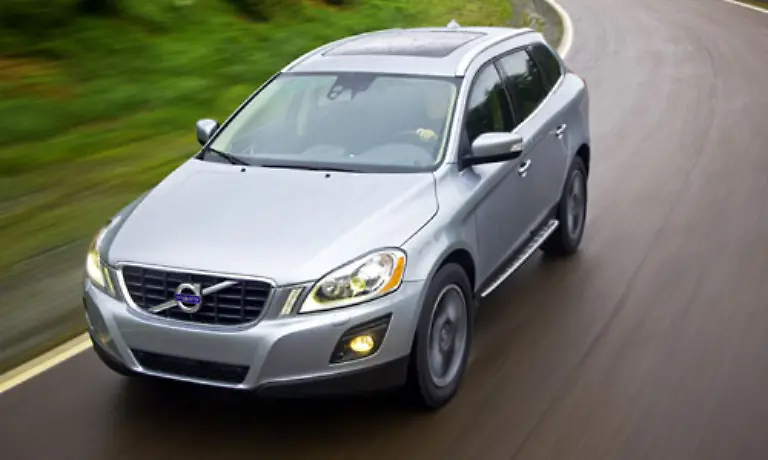 Einen-neuen-Sechszylinder-Turbomotor-erhaelt-der-Volvo-XC60-285-PS-leistet-er-und-beschleunigt-das-schicke-Crossover-SUV-in-7-9-Sekunden-auf-100-km-h
