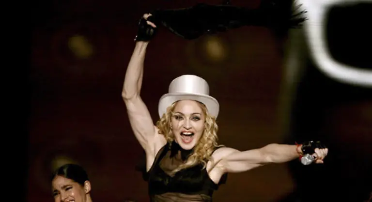 Und-auch-Madonna-erntet-langsam-ja-eher-Kritik-fuer-ihren-Fitness-Zwang-und-kriegt-eigentlich-mehr-Schelte-als-Zustimmung-fuer-ihre-mittlerweile-uebertriebenen-Muckis