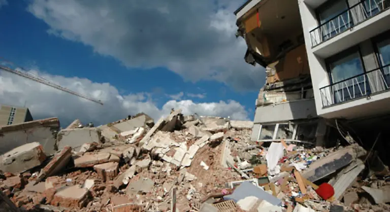 Ein-angrenzendes-Wohnhaus-wurde-ebenfalls-voellig-zerstoert