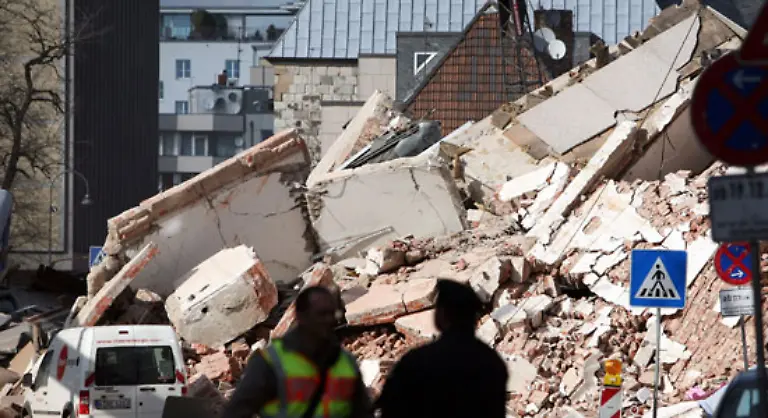 Dabei-handelt-es-sich-um-zwei-Maenner-die-die-Dachgeschosswohnung-eines-an-das-Archiv-angrenzenden-Hauses-bewohnten