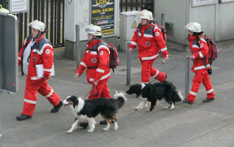 Erst-dann-kann-mit-der-Suche-nach-den-Vermissten-begonnen-werden