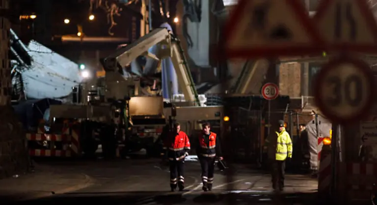 Weite-Teile-des-Truemmerkegels-sind-derart-gefaehrlich-dass-Einsatzkraefte-zurzeit-nicht-hinkoennen-sagte-er-bei-n-tv