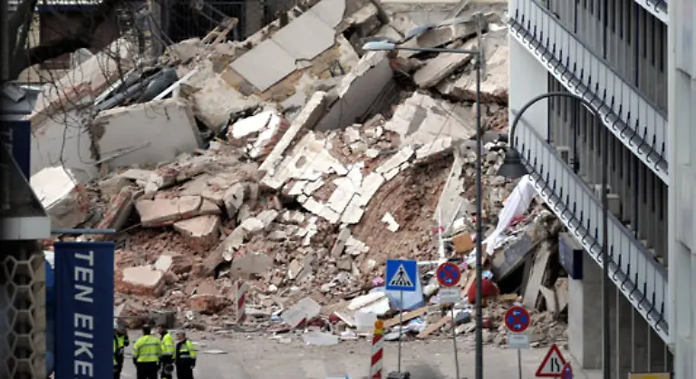 Nach-ersten-Erkenntnissen-steht-der-Einsturz-offenbar-im-Zusammenhang-mit-dem-Bau-der-U-Bahn-in-der-Suedstadt