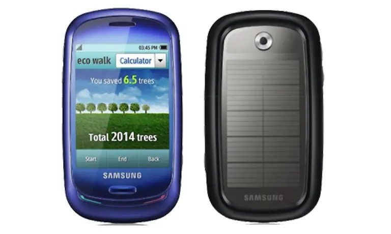 Das-Samsung-Blue-Earth-das-sein-Akku-mit-einer-Photovoltaikeinheit-auf-der-Rueckseite-aufladen-kann-und-eine-Huelle-aus-recyceltem-Kunststoff-hat-steht-fuer-einen-anderen-grossen-Trend-der-CeBIT-2009-Green-IT