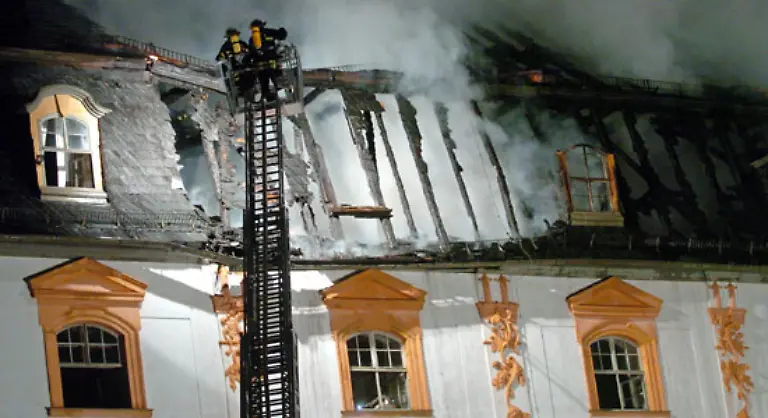 Illner-sprach-davon-dass-der-Schaden-erheblich-groesser-als-beim-Brand-der-Weimarer-Anna-Amalia-Bibliothek-sei