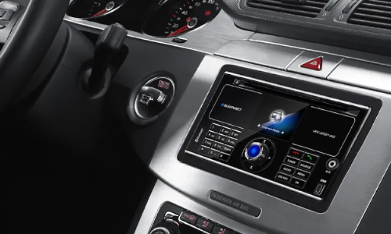 Die-Blaupunkt-Autoradios-Hamburg-600i-und-New-Jersey-600i-sind-in-der-Lage-Internetradio-zu-empfangen