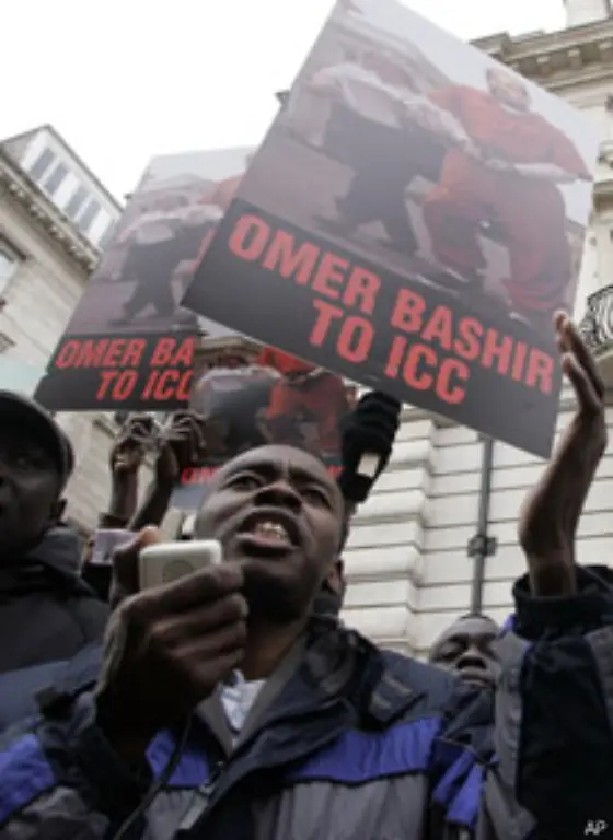 Der-Haftbefehl-sei-ein-einzigartiger-Schritt-fuer-die-internationale-Strafgerichtsbarkeit-sagt-Leonie-von-Braun-Expertin-fuer-internationale-Strafgerichtsbarkeit-von-Amnesty-International